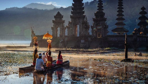 Twin Lakes, Handara Gate and Ulun Danu Bratan – Full-Day Trekking Tour - Photo 2